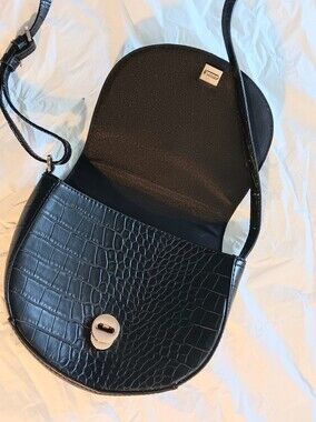 Women's 7 /12 by 8 1/2 Black Croc-Effect Crossbody Bag
